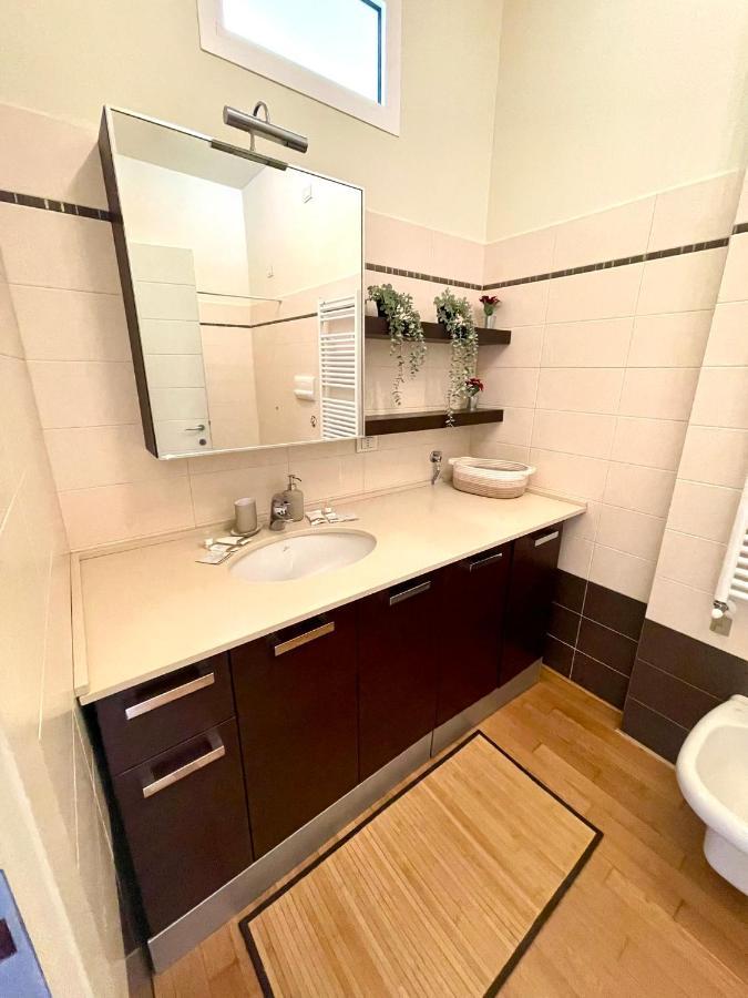 Luxury Four-Room Apartment In Monza Centro - 2 Min Walk To Train Station Esterno foto