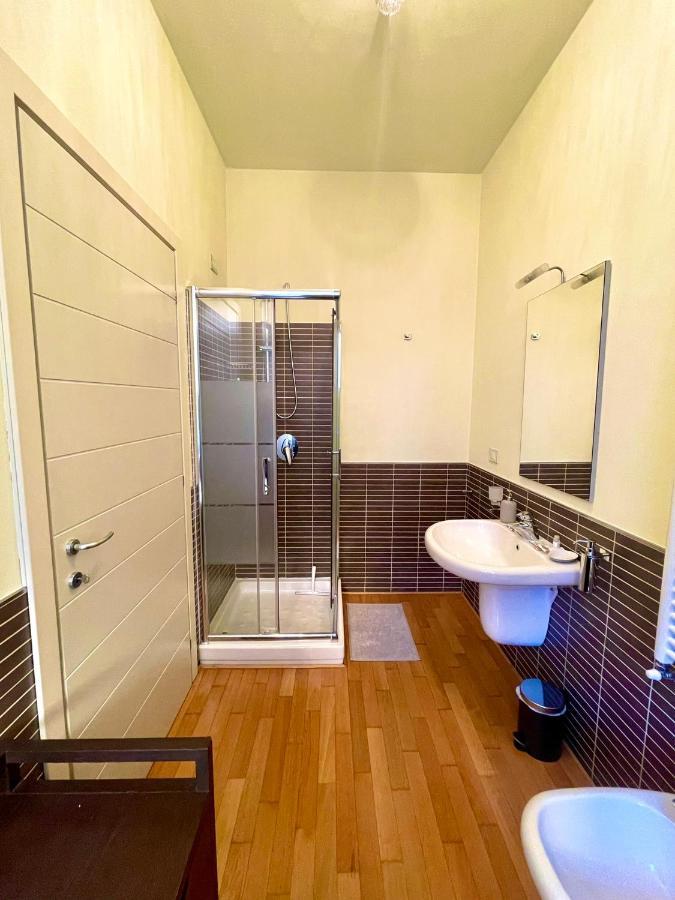 Luxury Four-Room Apartment In Monza Centro - 2 Min Walk To Train Station Esterno foto