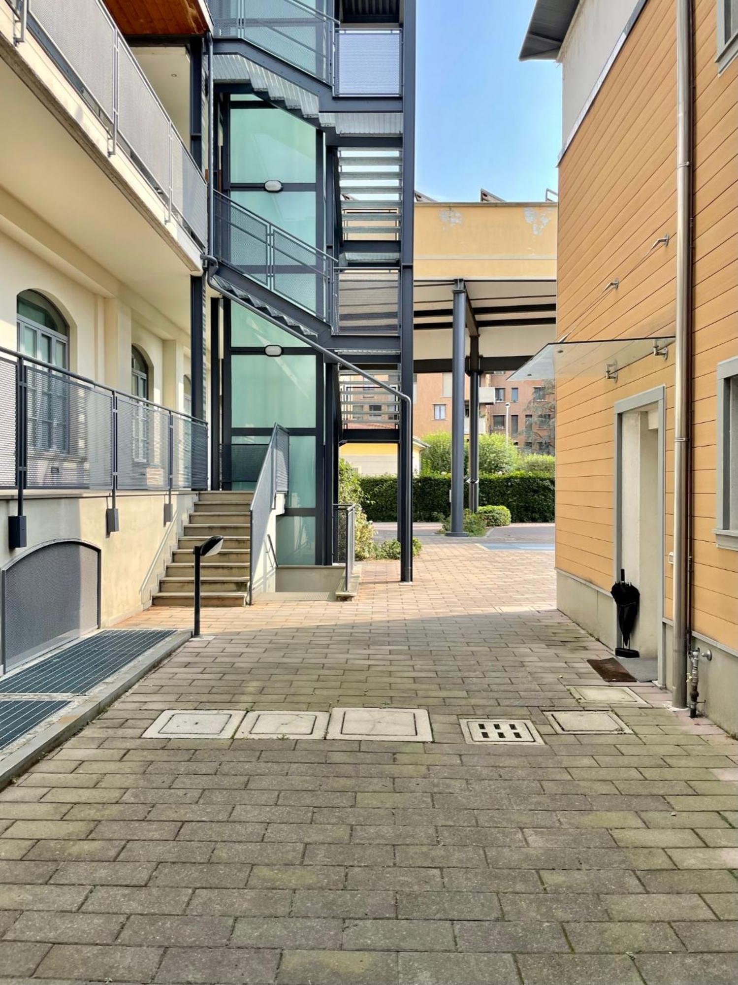 Luxury Four-Room Apartment In Monza Centro - 2 Min Walk To Train Station Esterno foto