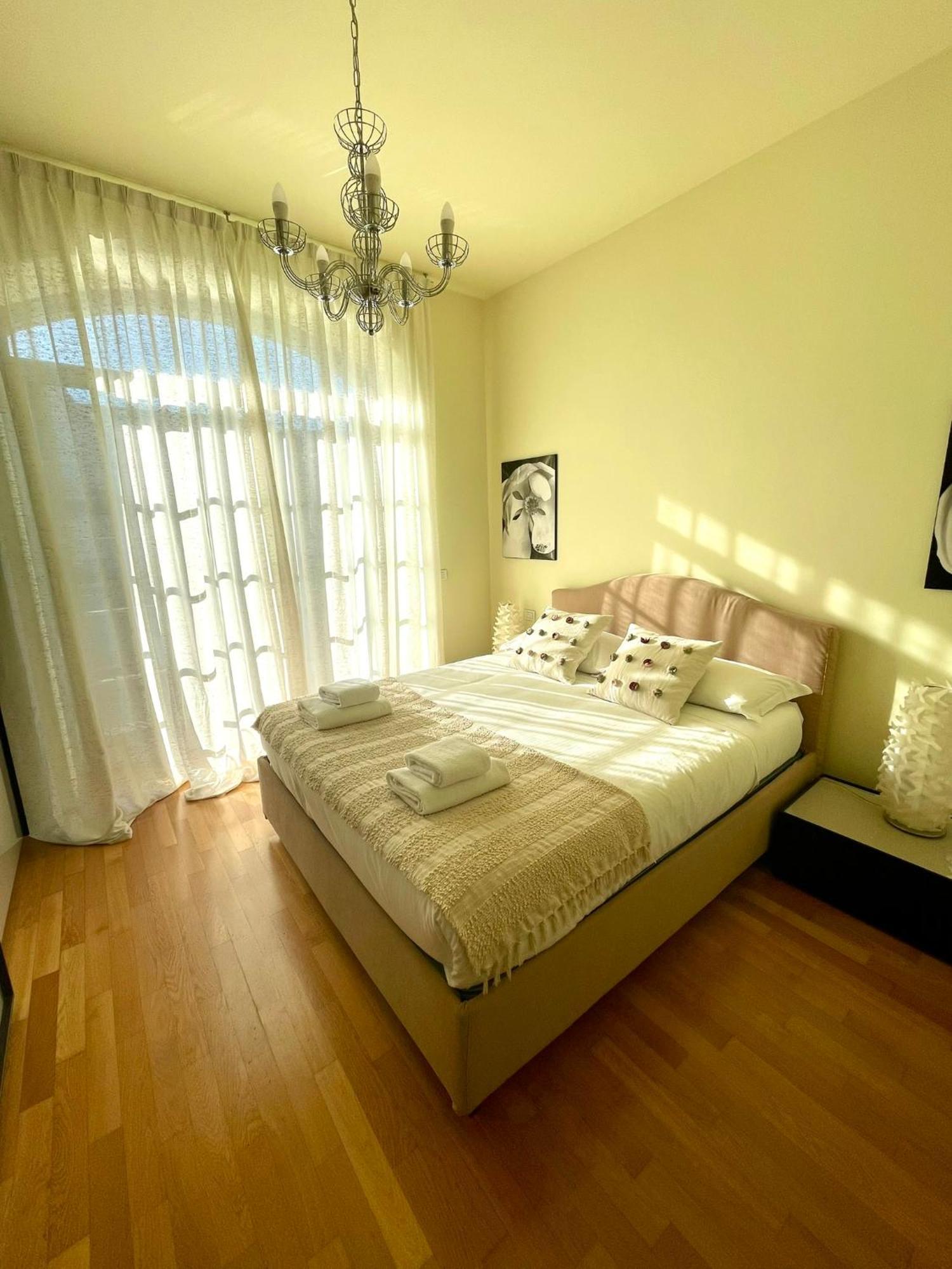 Luxury Four-Room Apartment In Monza Centro - 2 Min Walk To Train Station Esterno foto