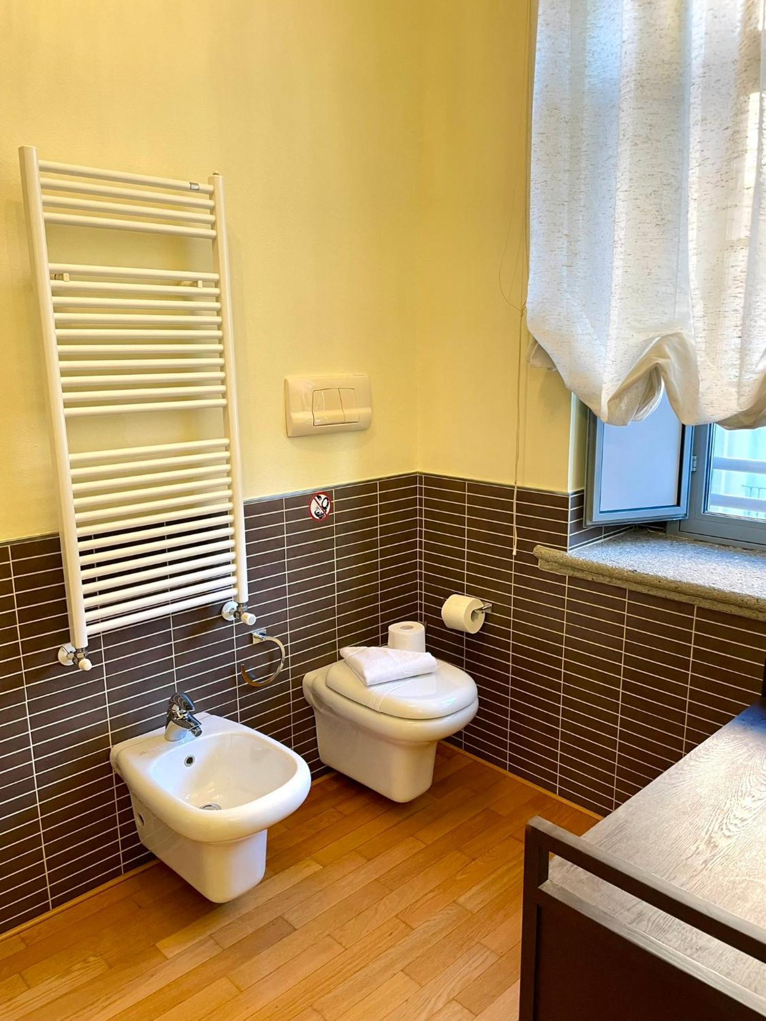 Luxury Four-Room Apartment In Monza Centro - 2 Min Walk To Train Station Esterno foto